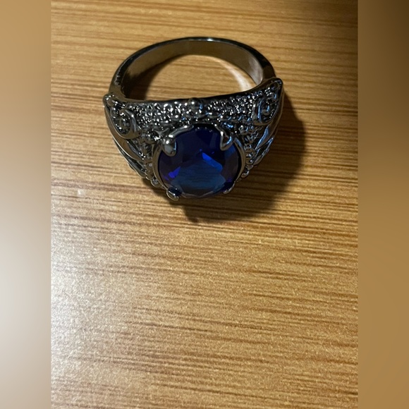 Smooth Alloy / sapphire-like stone size 9.5 Ring | truly gorgeous - Picture 5 of 12